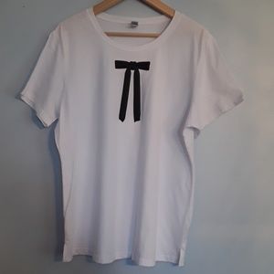 White graphic tshirt